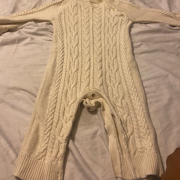 One piece - Picture 2 of 3